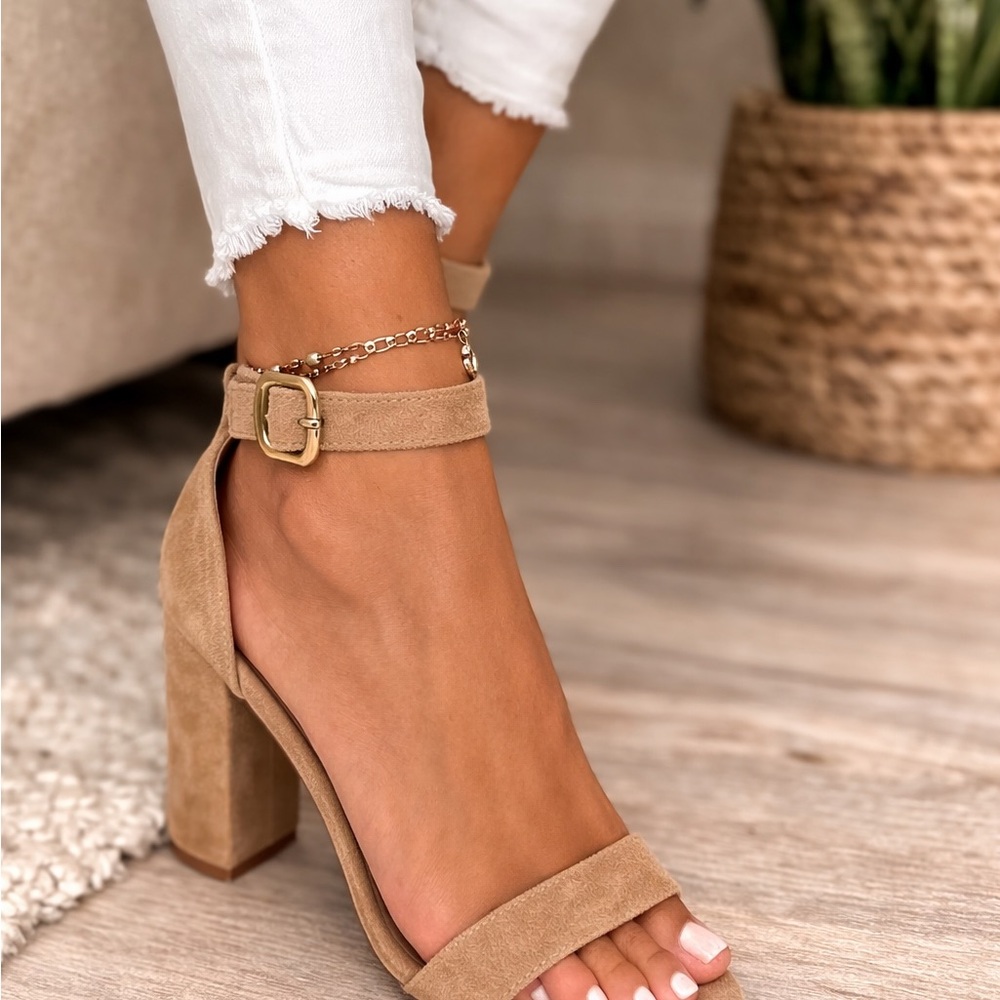 Steve Madden Leather Beige Suede Block Heel Sandals with Ankle Buckle *see pics* - Picture 2 of 7